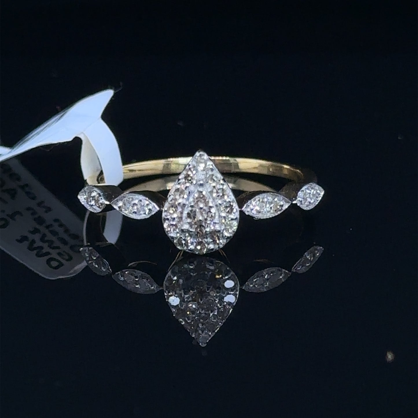 Ladies pear shape Diamond Ring- LR0319