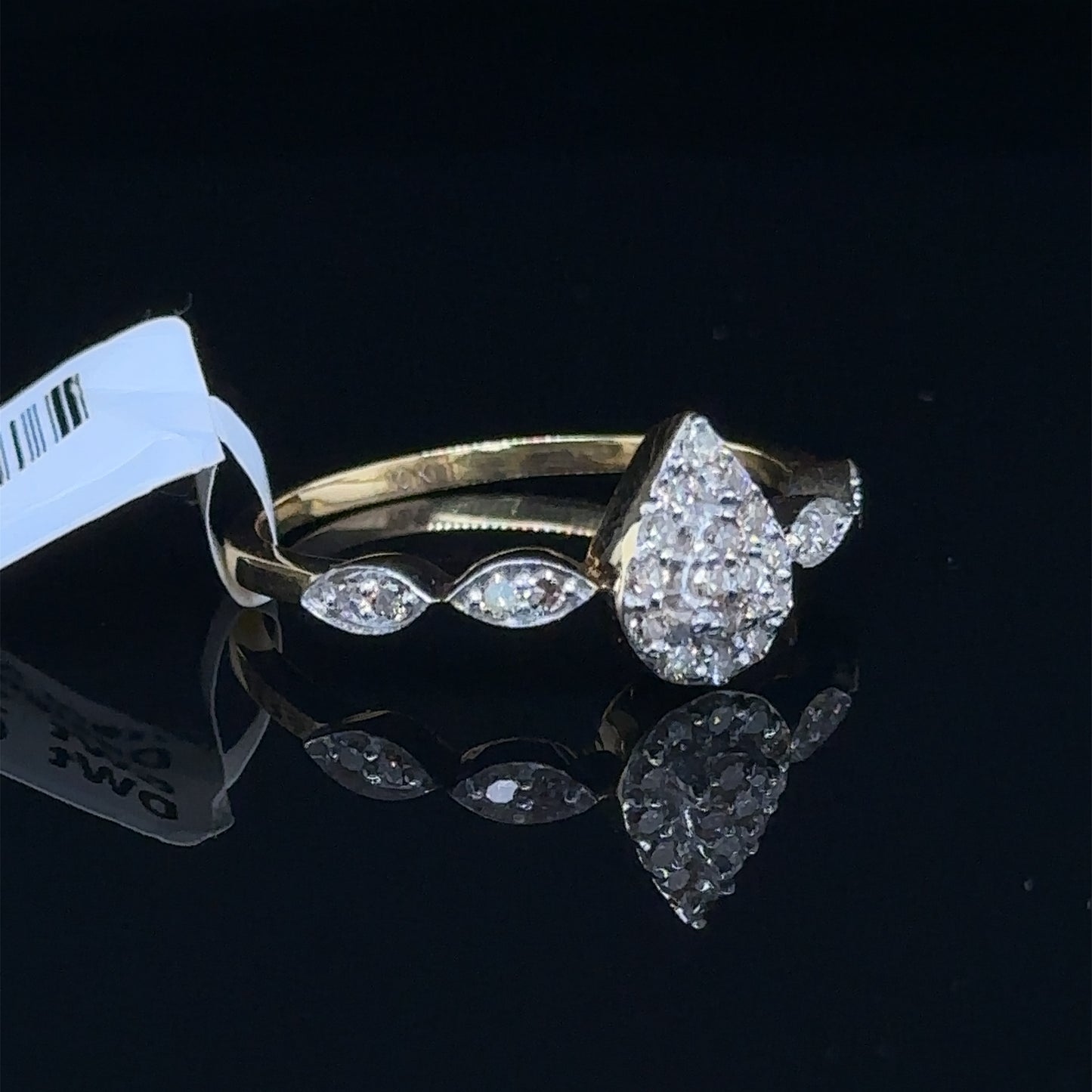 Ladies pear shape Diamond Ring- LR0319