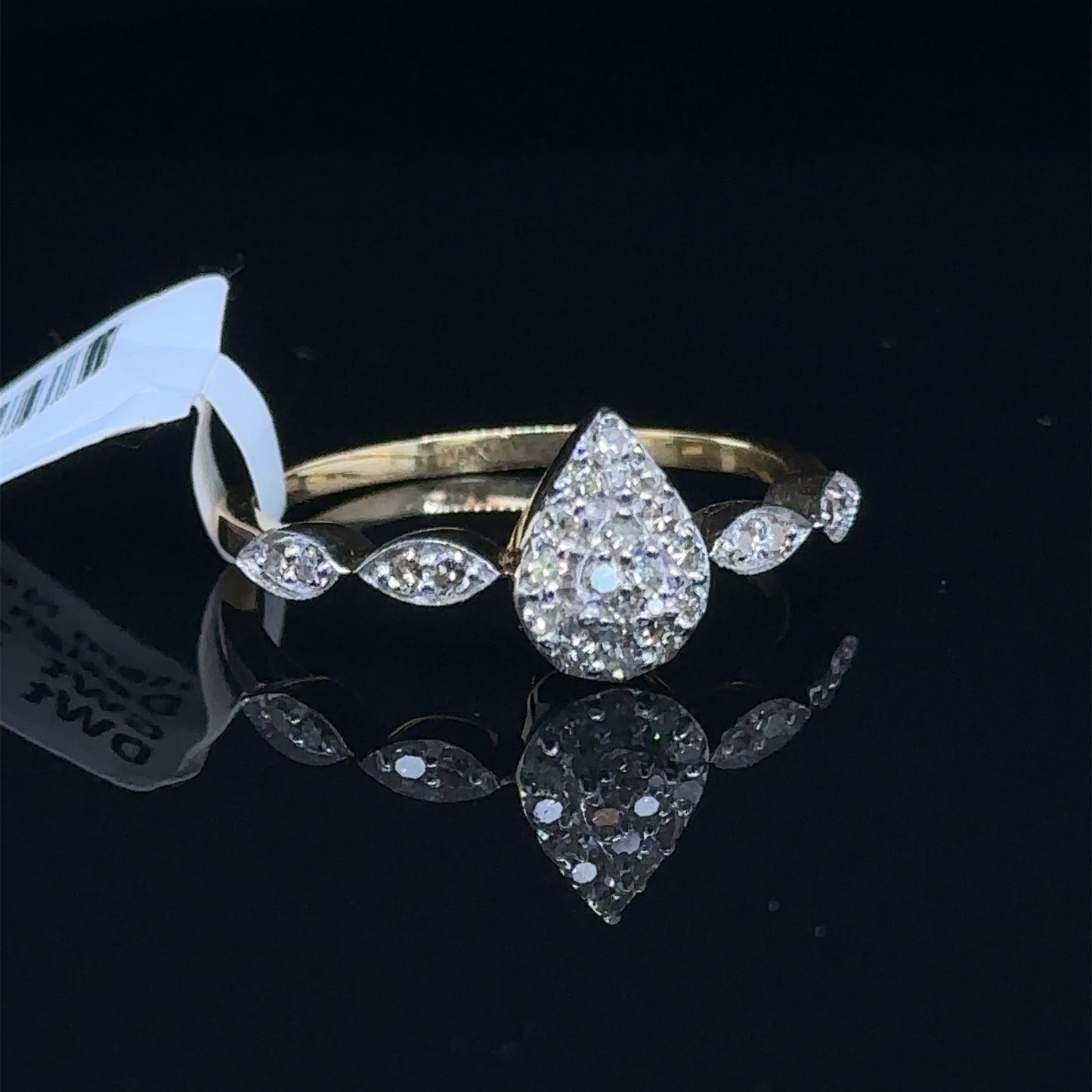 Ladies pear shape Diamond Ring- LR0319
