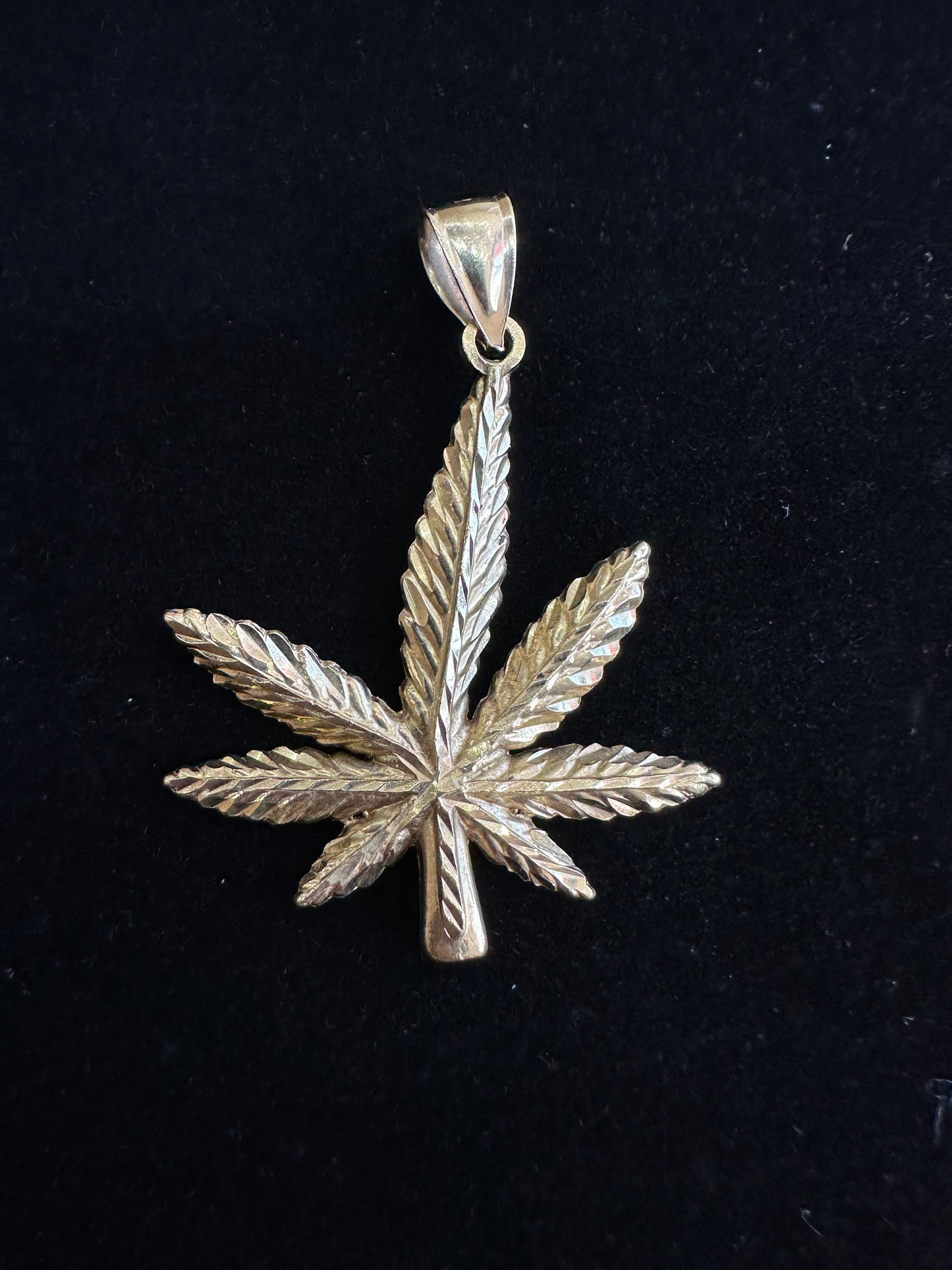 Leaf Gold pendent