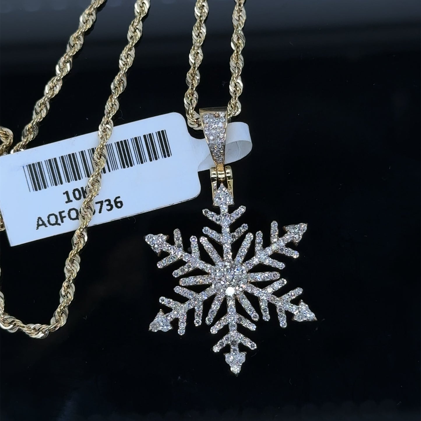 Snowflake pendent and chain Combo